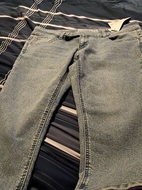No Boundaries Light Blue Women's Slim Capris